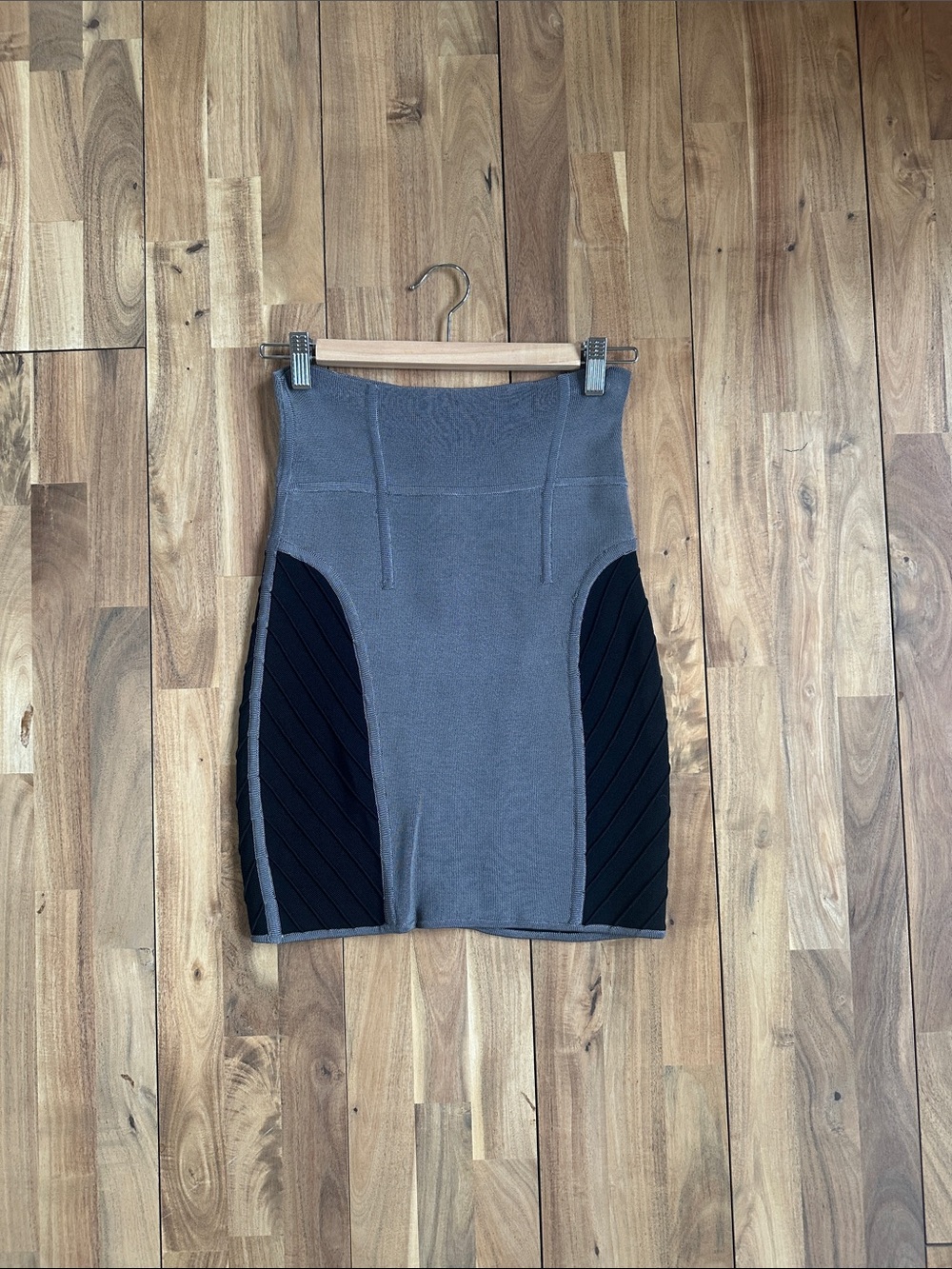 Aritzia Wilfred Grey Pencil Skirt with Black Side Panels